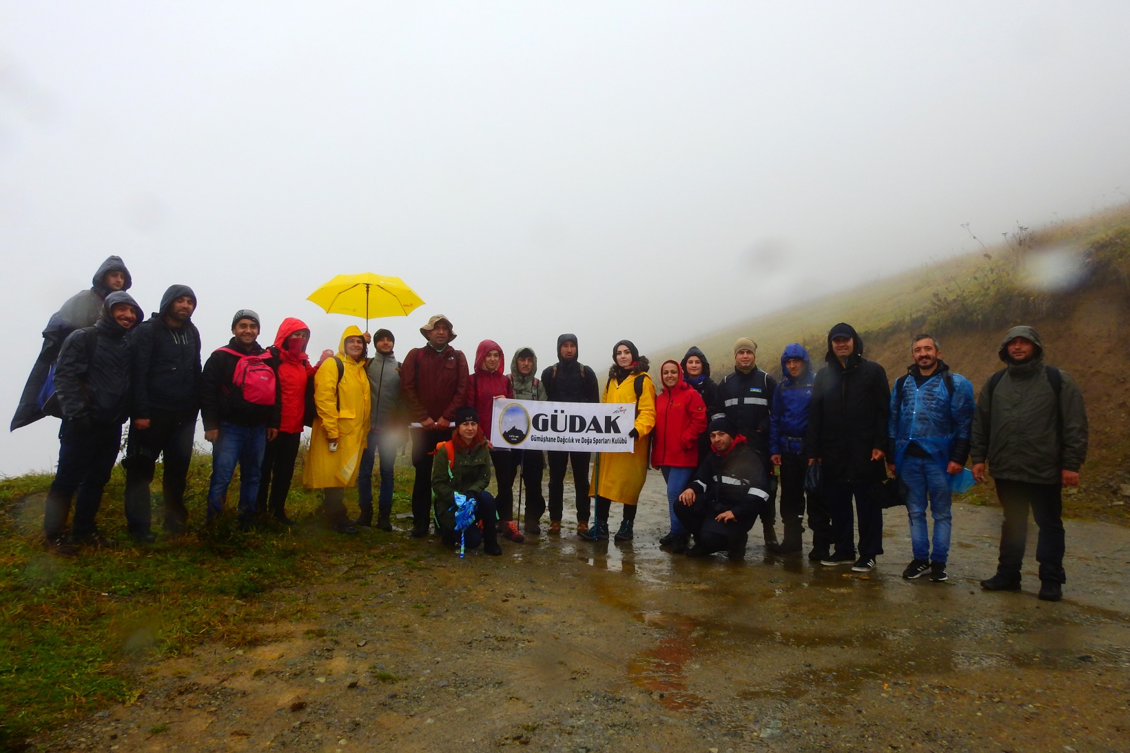 Gümüşhaneli dağcılar dünyanın en tehlikeli yolunda yürüdü 4