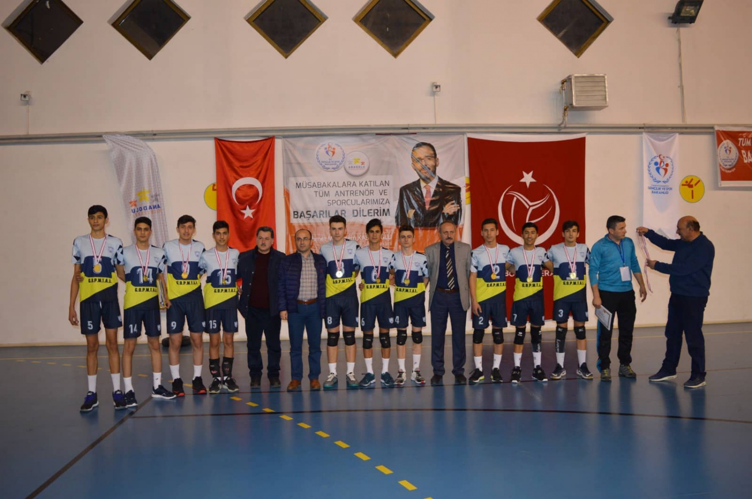 Voleybol grup müsabakaları sona erdi  3