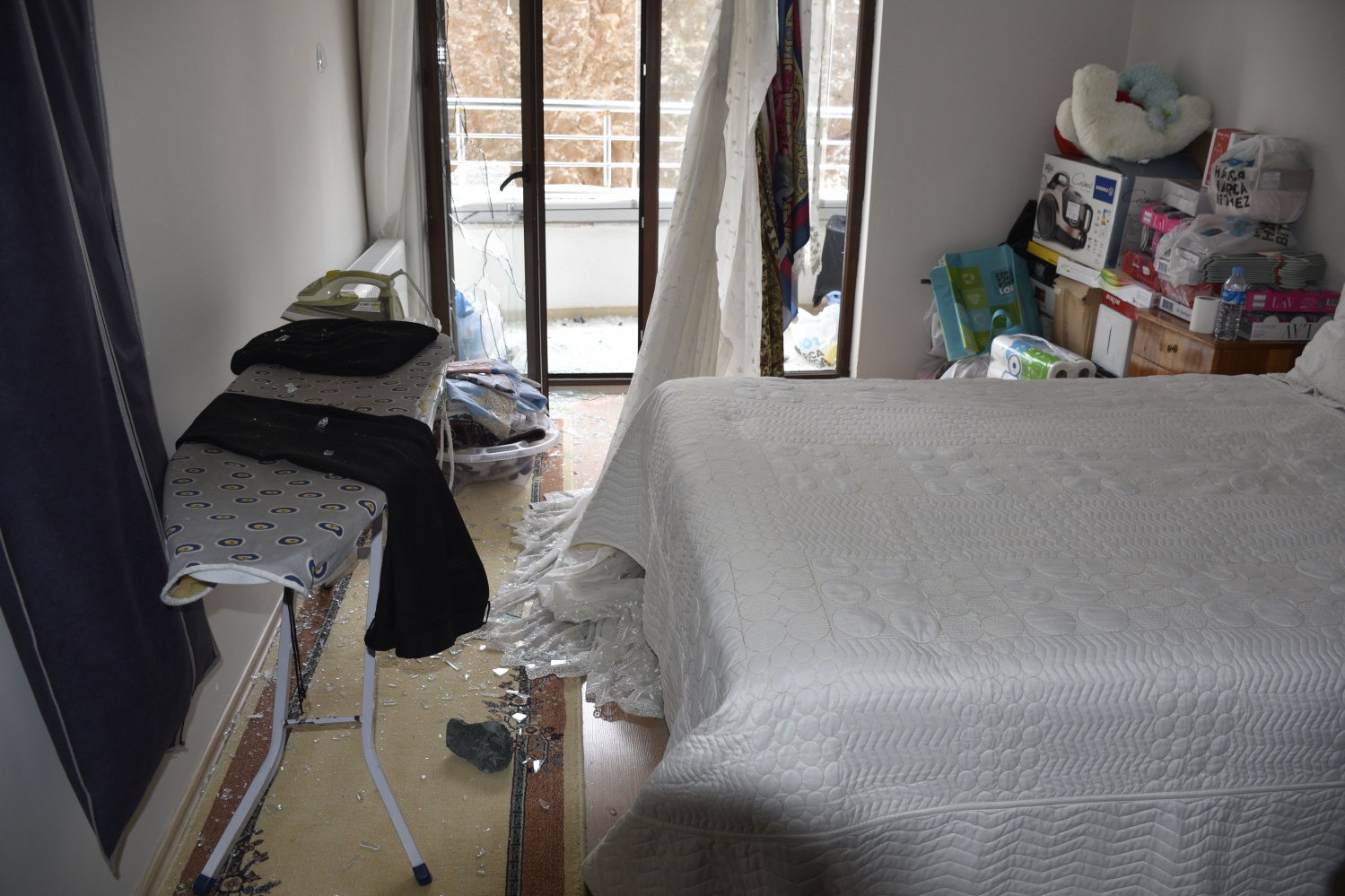 Gümüşhane’de patlatma 3 eve zarar verdi 2