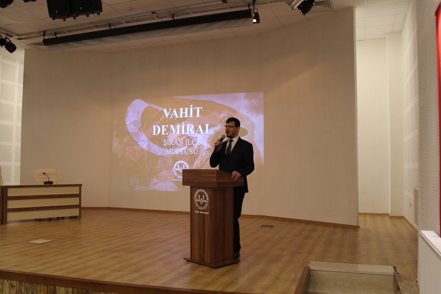 Şiran’da liseler arası Çanakkale şehitlerine şiirini ezbere okuma yarışması yapıldı 4