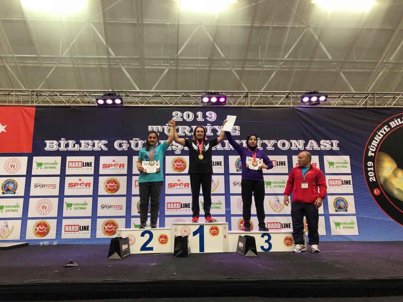 Bilek güreşçilerimiz rekordan rekora koşuyor 8