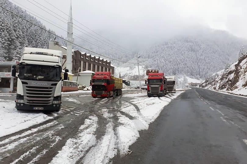 Gümüşhane’nin yüksekleri beyaza büründü 1