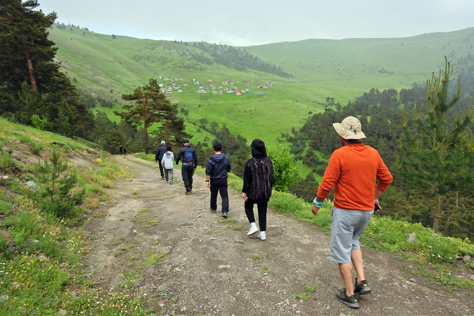 Gümüşhaneli doğaseverler Altınpınar Gölünde kamp kurdu 7