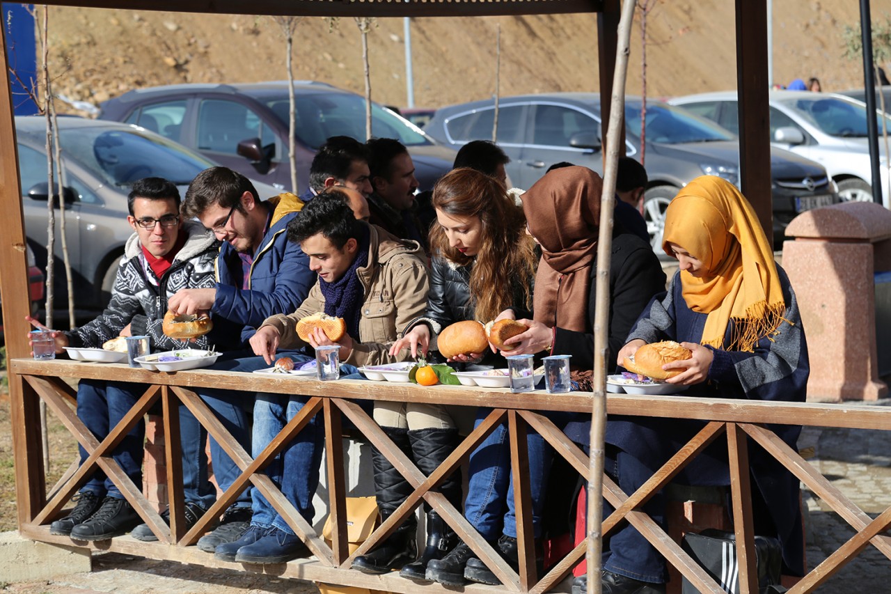 GÜ’de hamsi şenliği 5