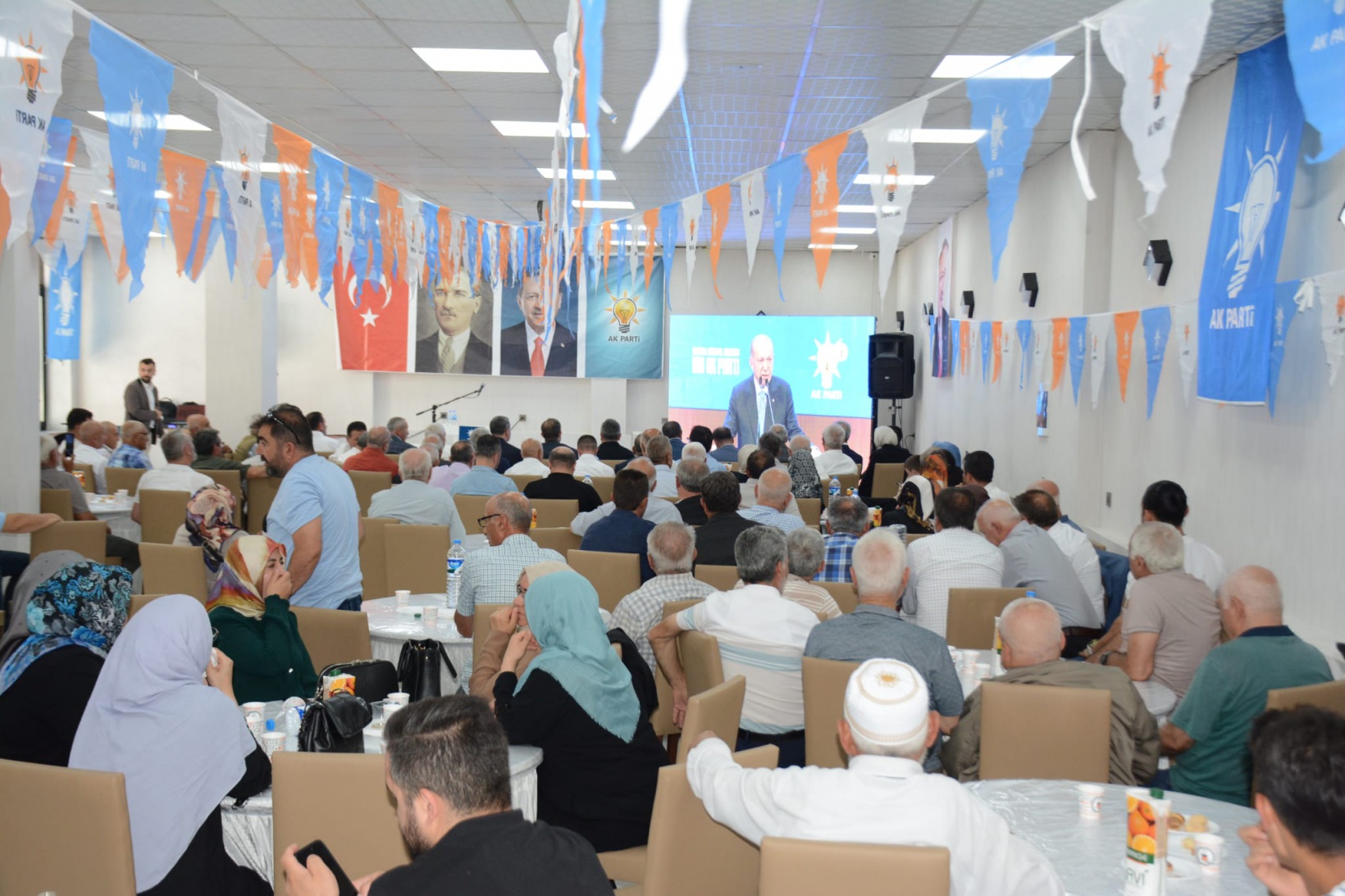 AK Parti 23 yaşında 10