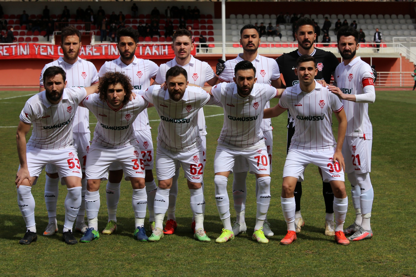 Gümüş zorlu rakibinden 1 puan aldı 5