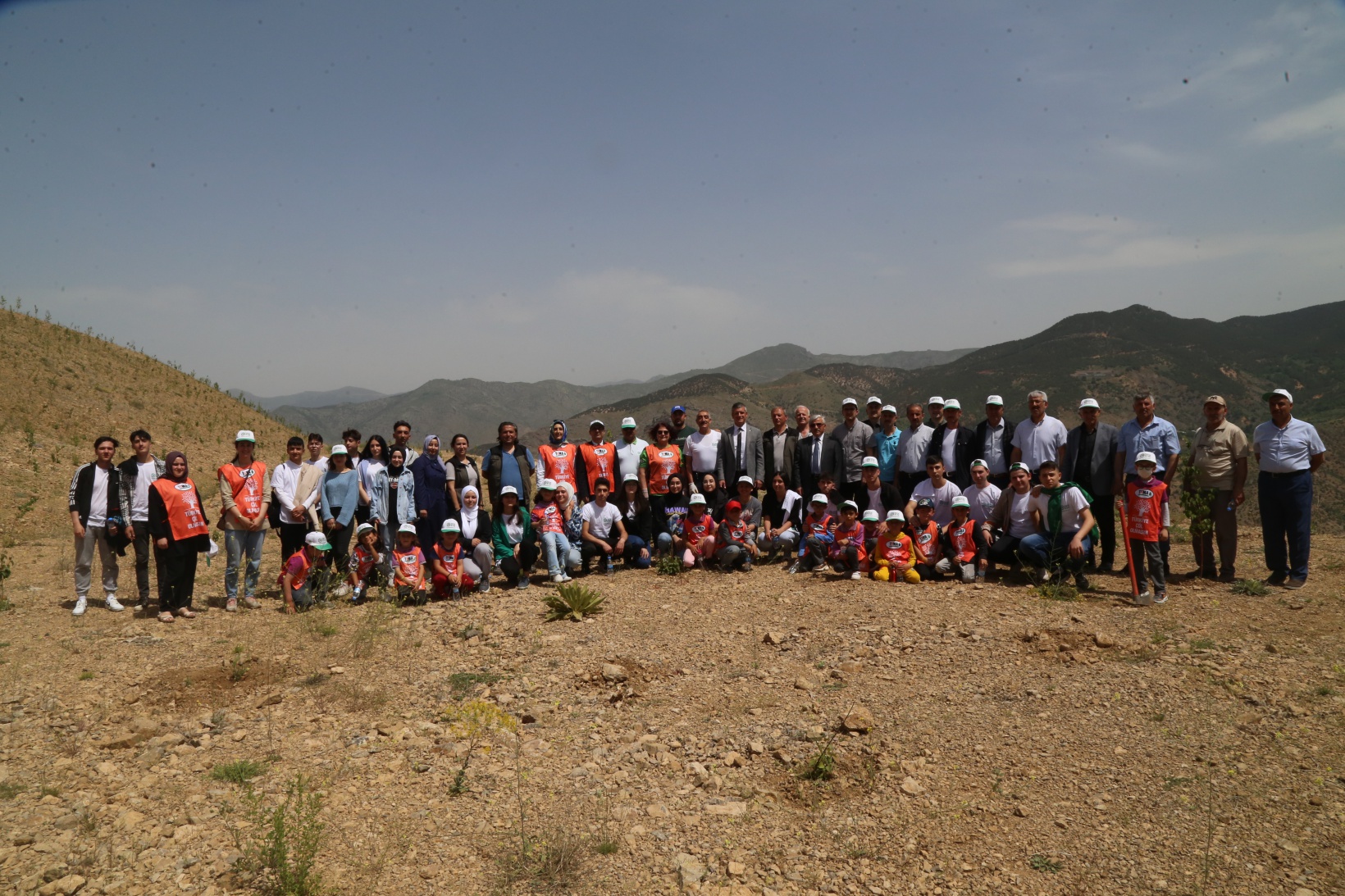 Çevre Haftasında fidanlar toprakla buluştu 3