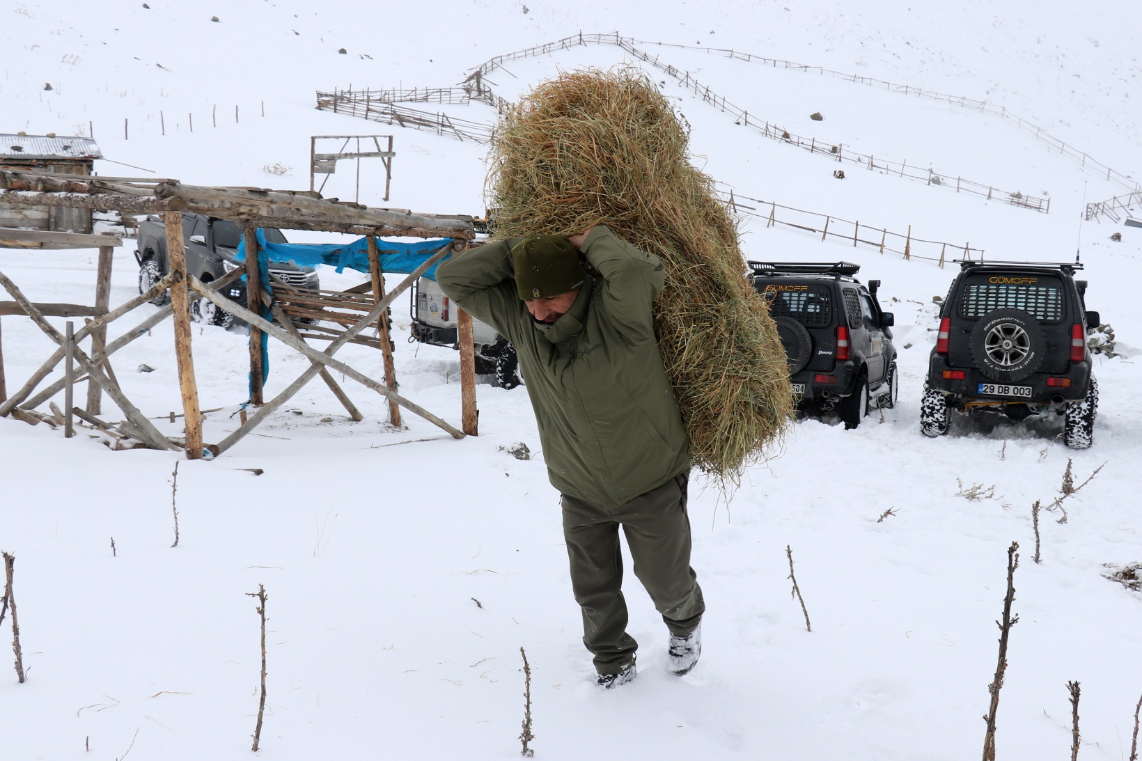 Zorlu yolları bu kez yaban hayvanları için aştılar 2