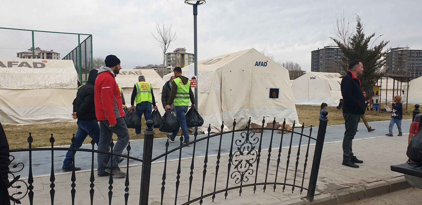 GÜ heyetinden deprem bölgesine taziye ziyareti 13