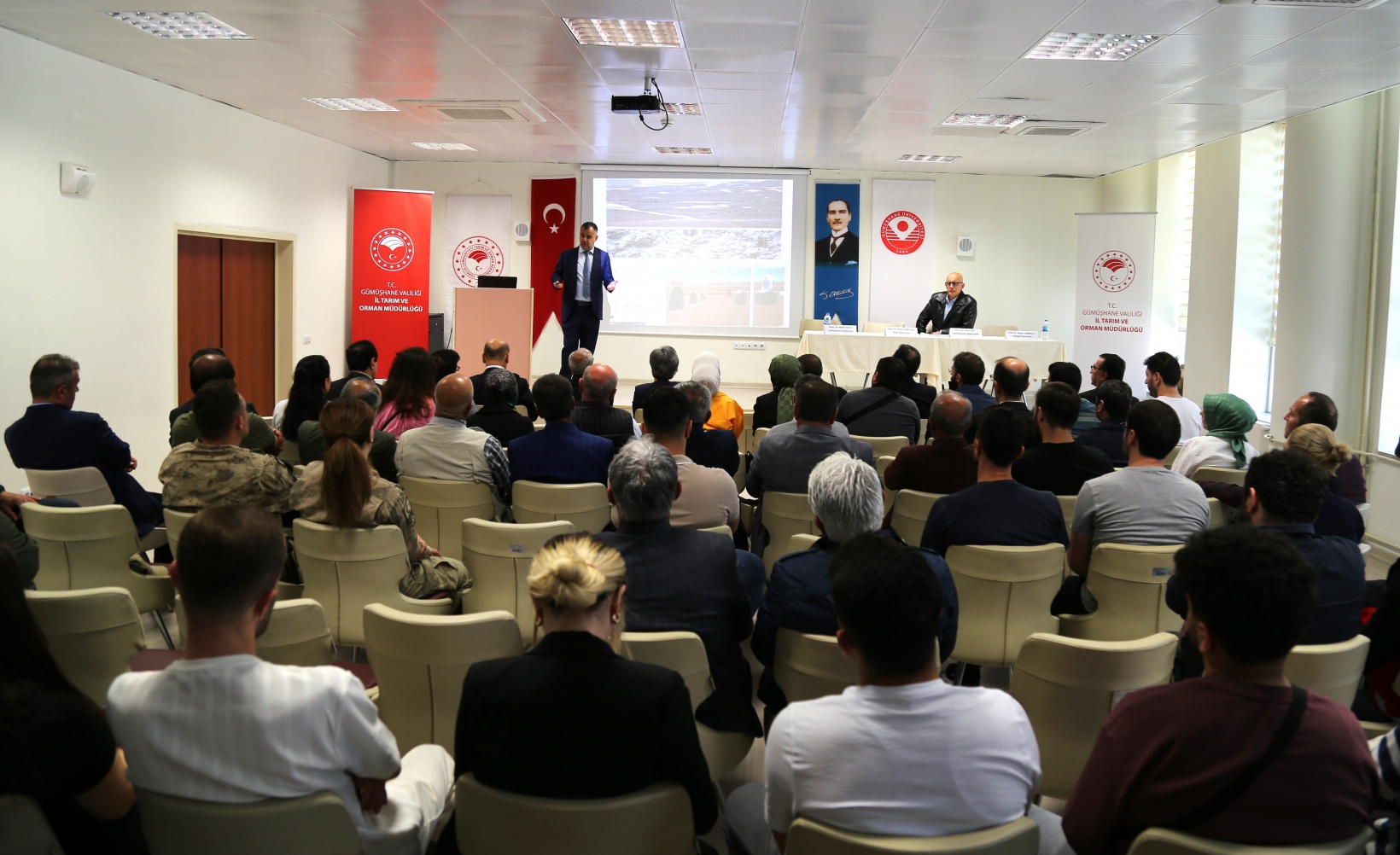 4 ilçede Çayır, Mera ve Yem Bitkileri Paneli yapıldı 4