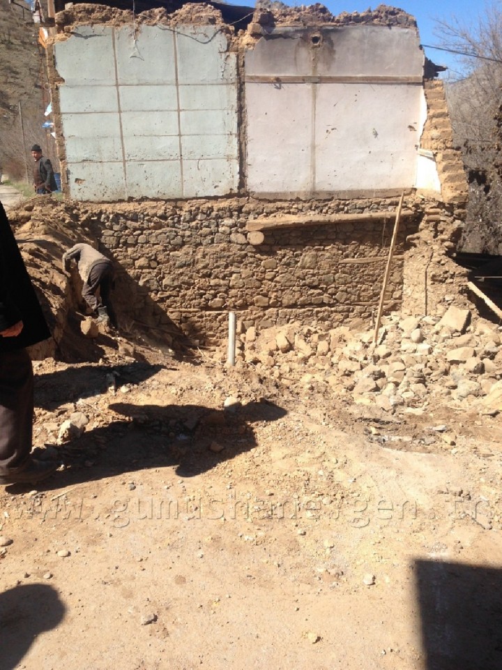 Hacıemin Mahallesindeki Virajlı Dar Yol Genişletildi  5