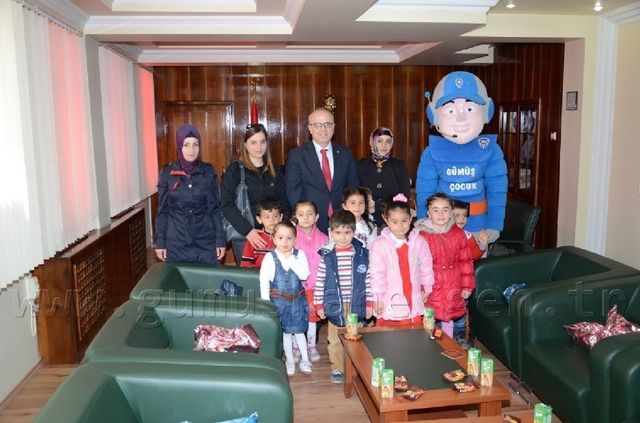 Minik Öğrencilerden İl Emniyet Müdürüne 10 Nisan Ziyareti 5