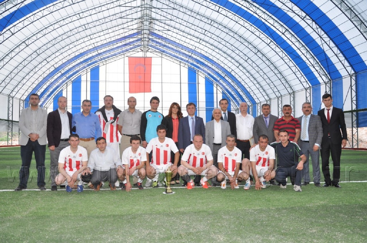 Halı Sahada Şampiyon: Milli Eğitim  5