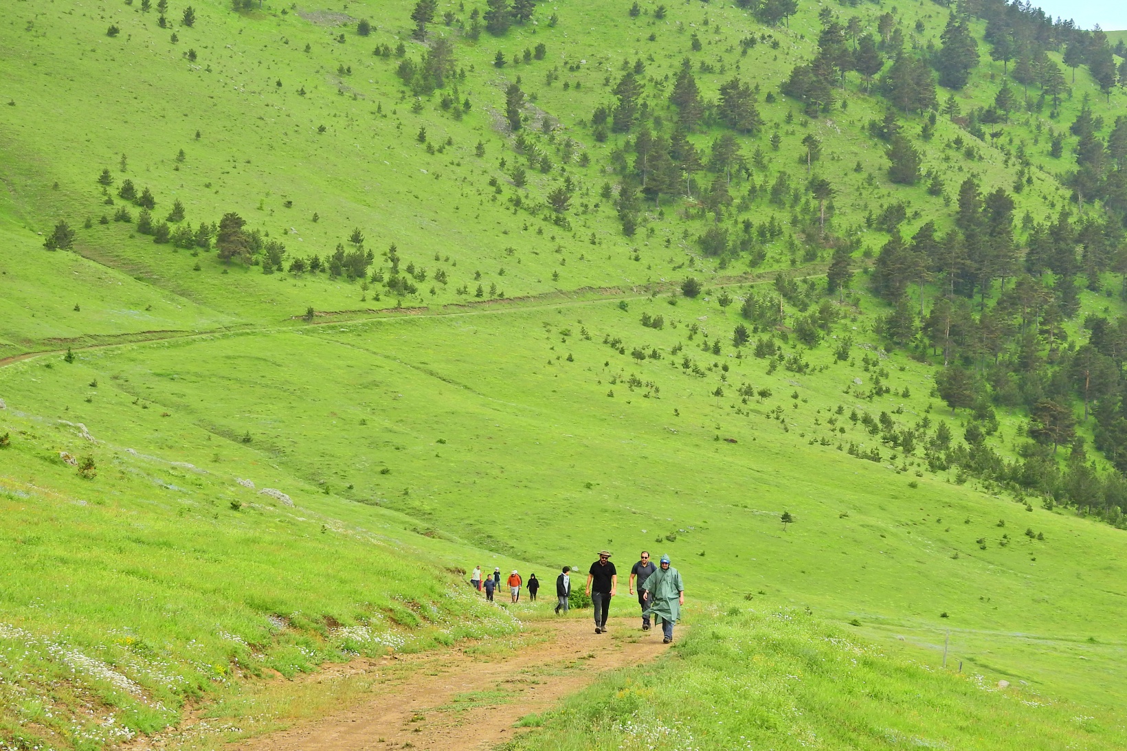 Gümüşhaneli doğaseverler Altınpınar Gölünde kamp kurdu 11