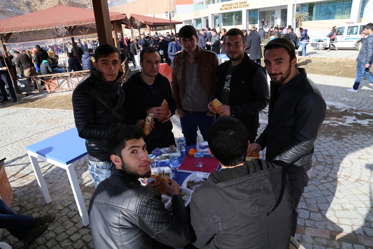 GÜ’de hamsi şenliği 6