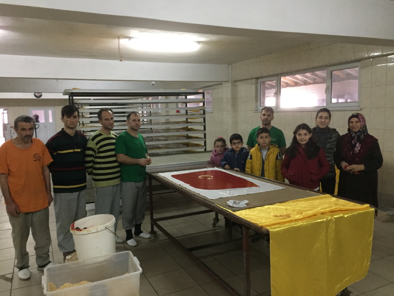 Kuşburnu pestilinden Türk bayrağı tasarladılar 7