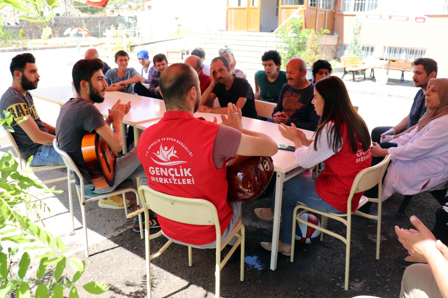 Gençlik Merkezinden ‘Gülen Yüzler’e ziyaret 3