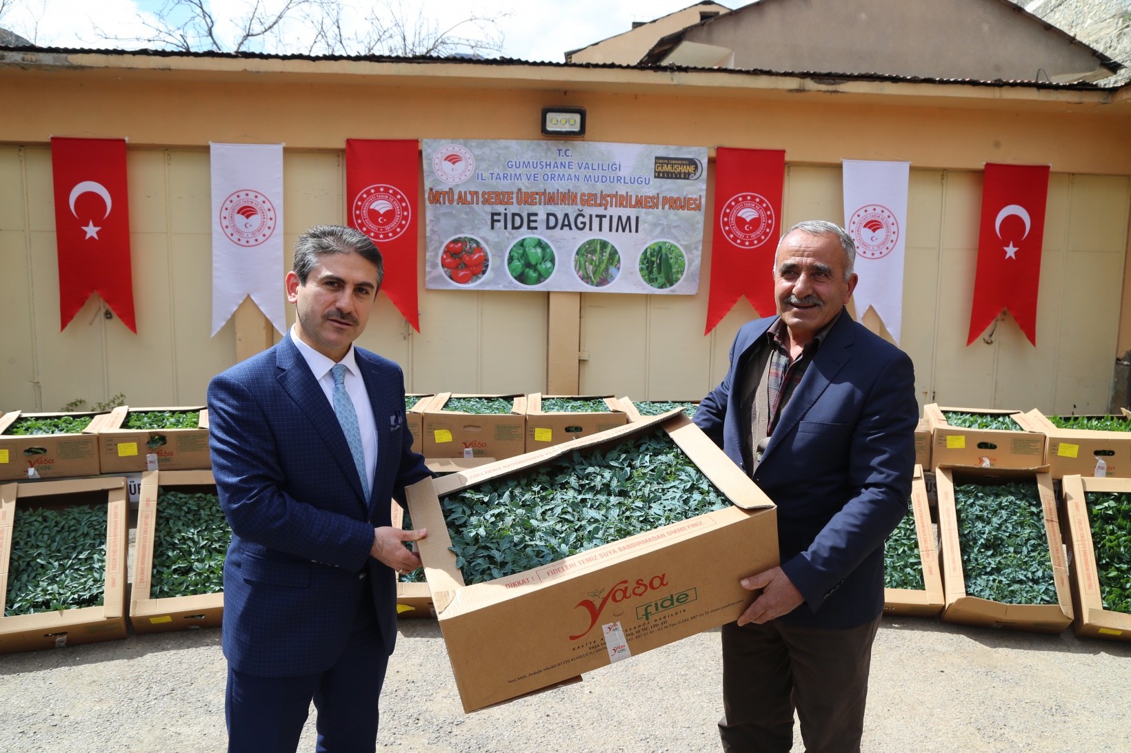 Gümüşhane’de üreticilere 150 bin sebze fidesi dağıtıldı 5