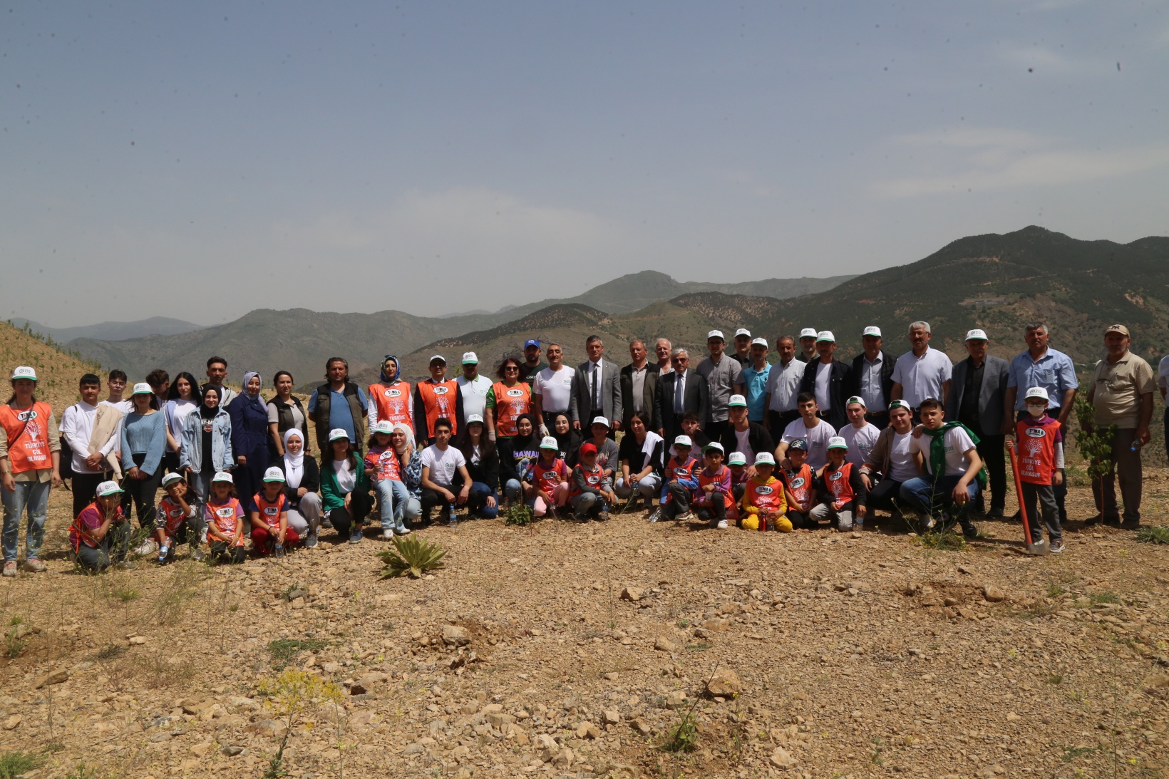 Çevre Haftasında fidanlar toprakla buluştu 2