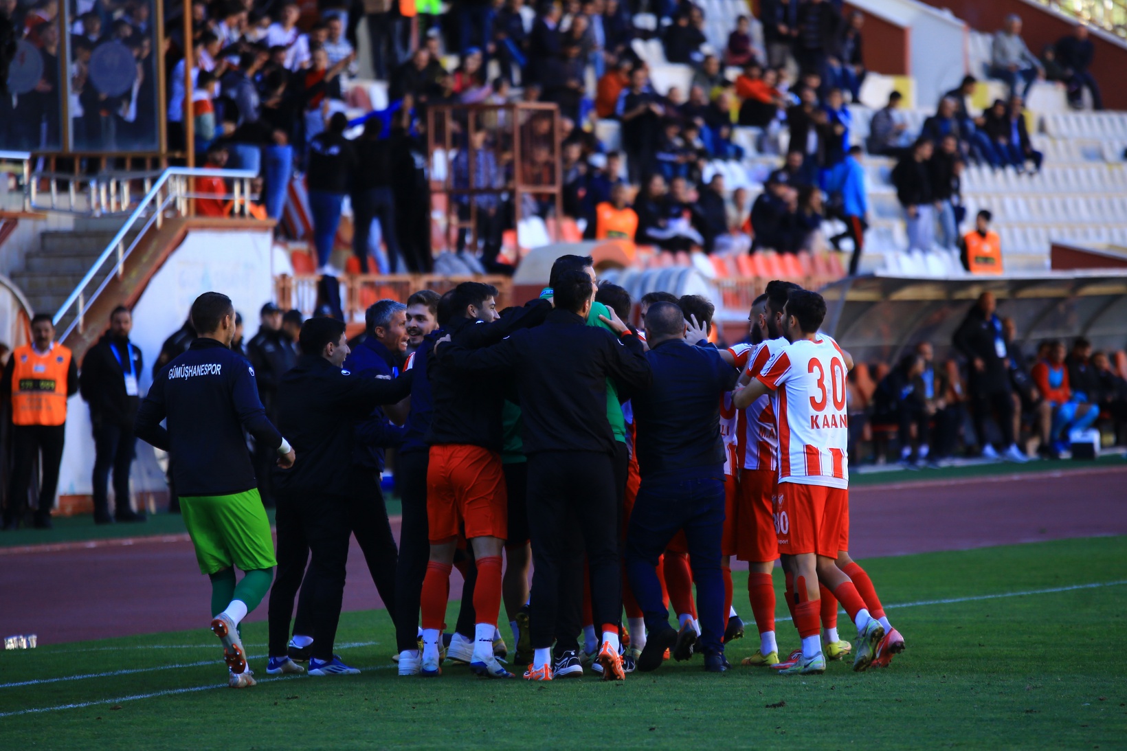 Gümüş sahasında güldü: 1-0 7