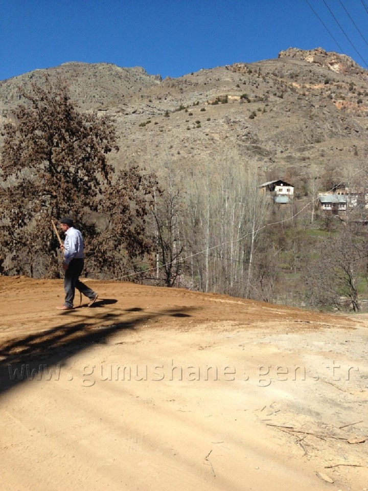 Hacıemin Mahallesindeki Virajlı Dar Yol Genişletildi  6