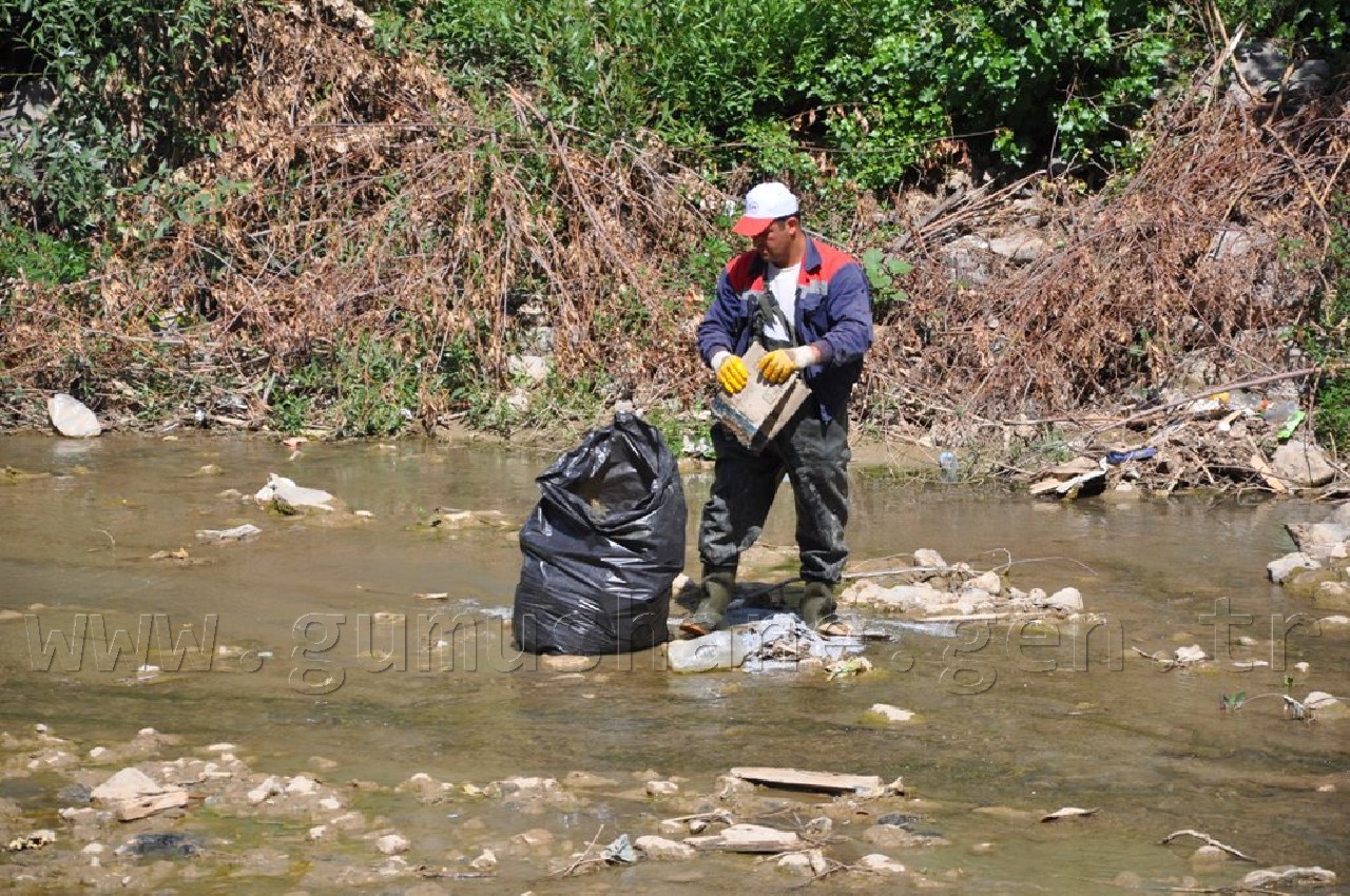 Gümüşhane Belediyesi Harşit Çayında Temizlik Çalışması Başlattı 6