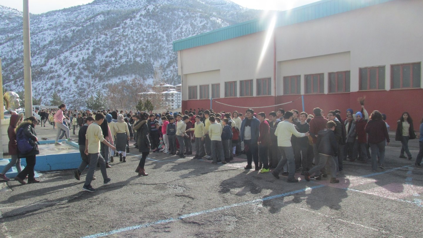 Okullarda deprem anlatıldı 3