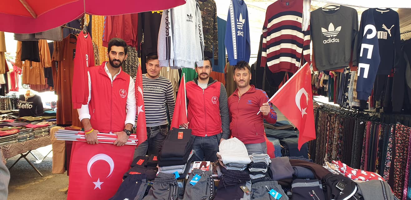 Gönüllü gençlerden ‘Barış Pınarı Harekatına’ bayraklı destek 15