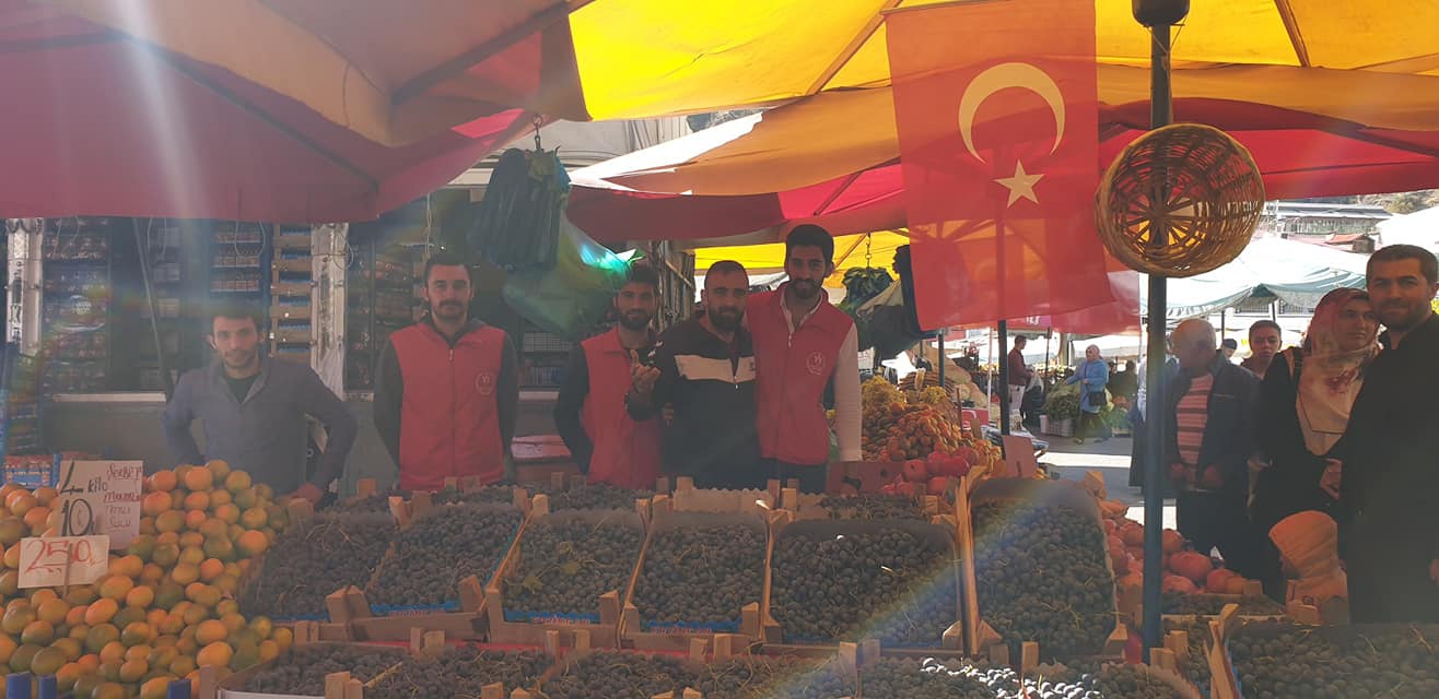 Gönüllü gençlerden ‘Barış Pınarı Harekatına’ bayraklı destek 5