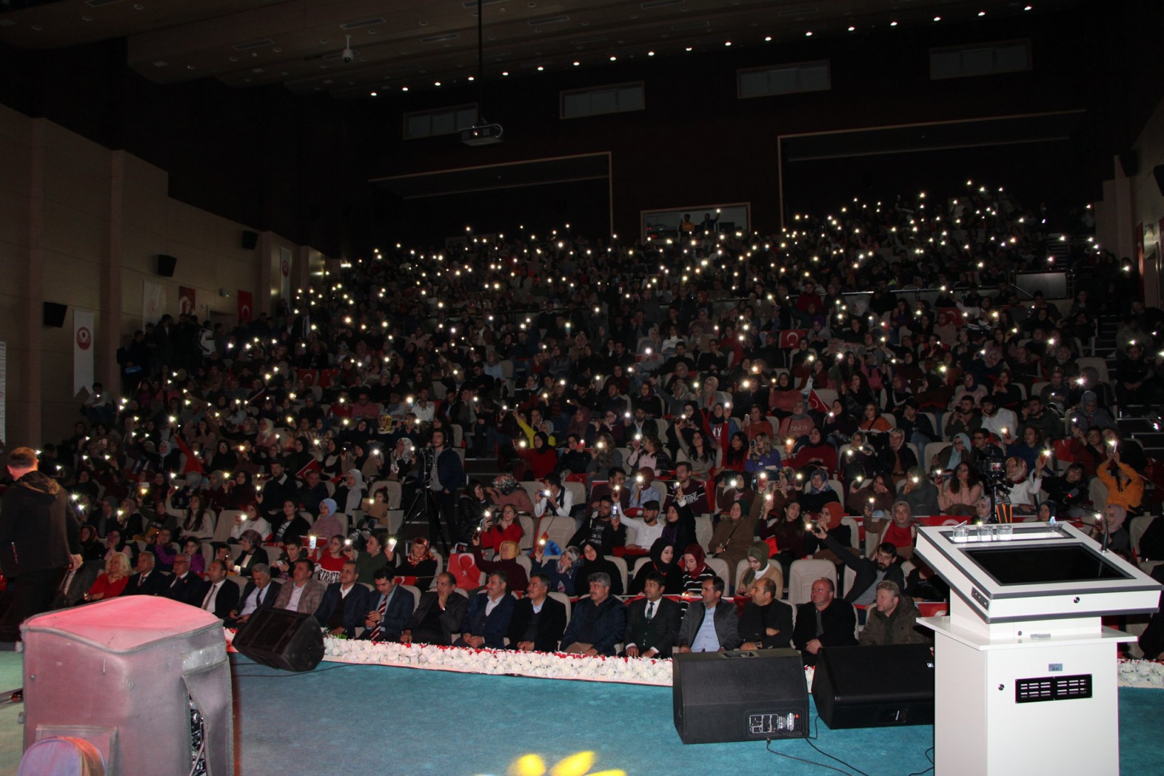 Çınaraltı söyleşilerinin konuğu Talha Bora Öge oldu 7