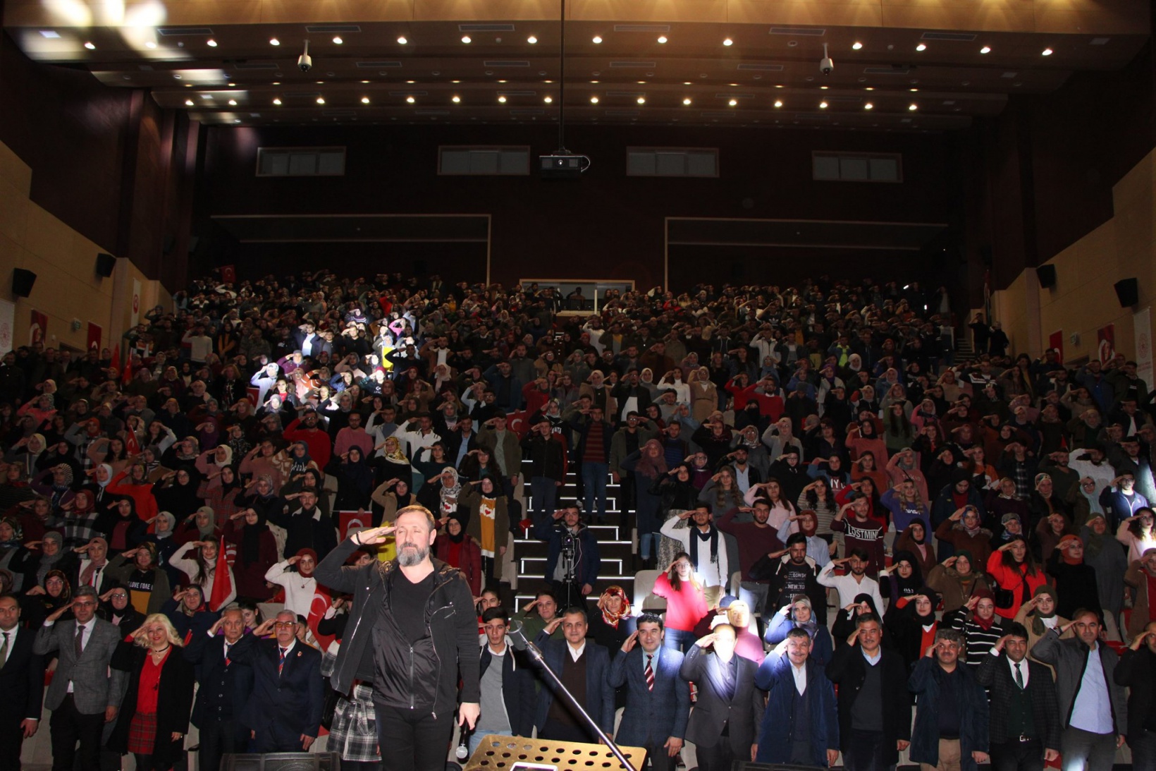 Çınaraltı söyleşilerinin konuğu Talha Bora Öge oldu 6