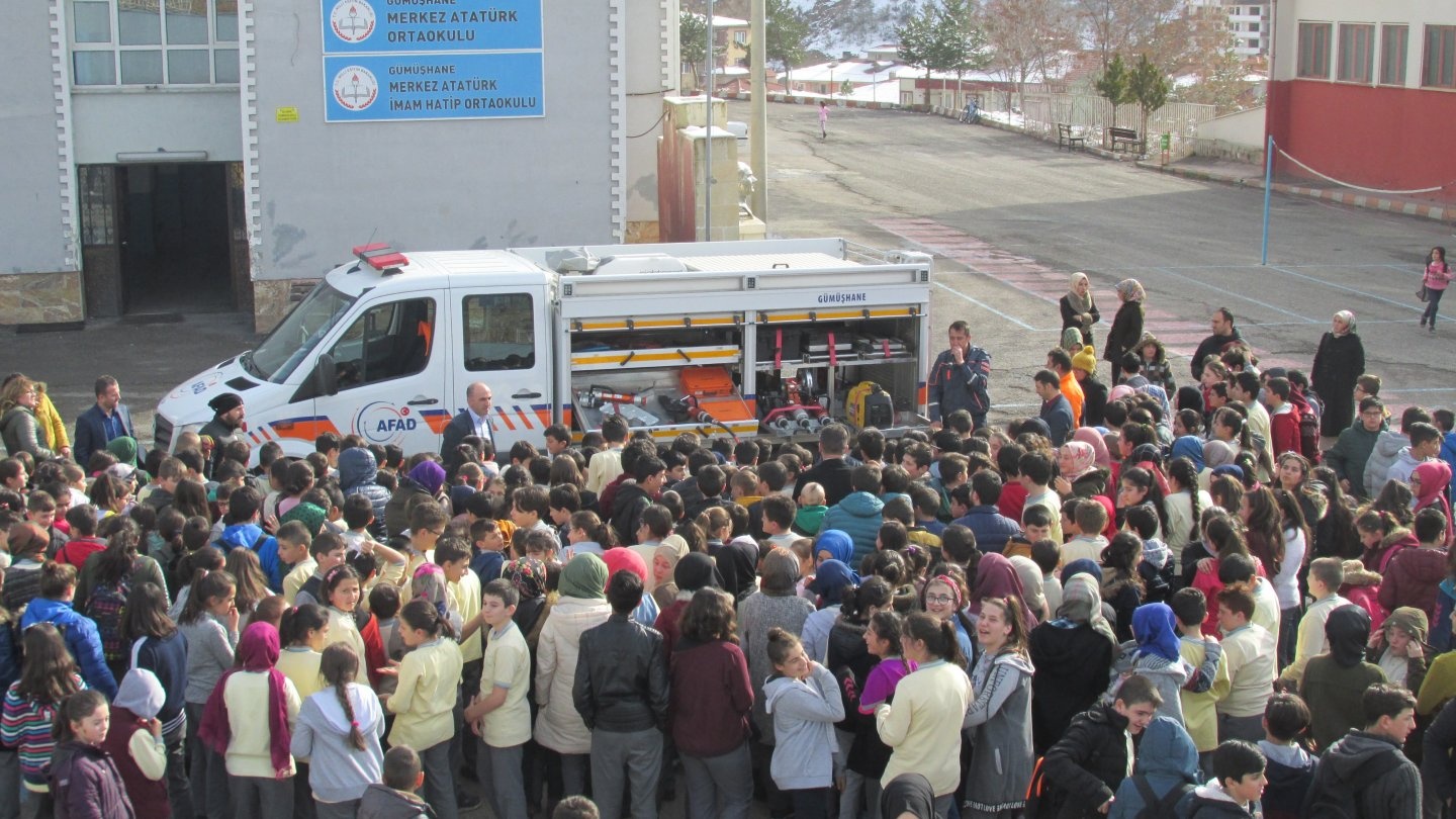 Okullarda deprem anlatıldı 4