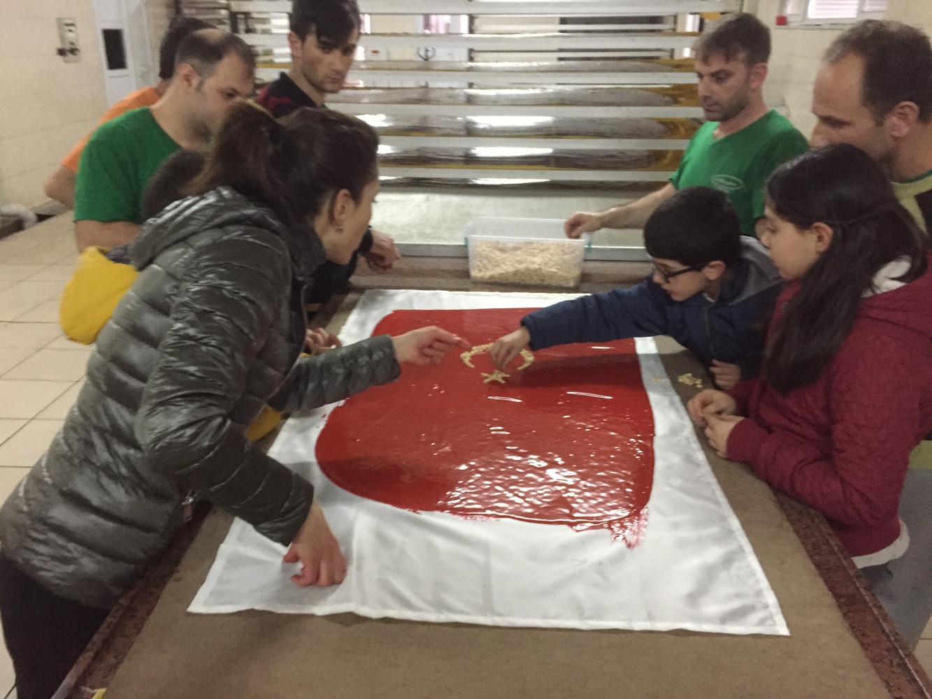 Kuşburnu pestilinden Türk bayrağı tasarladılar 6