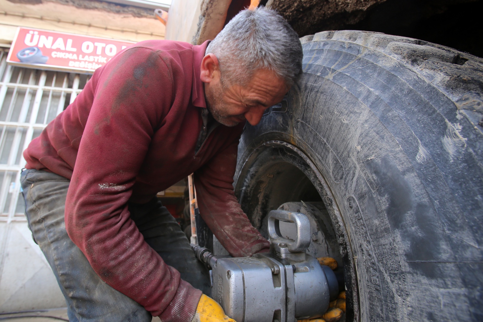Lastikleri patlatan cisimlerin koleksiyonunu yaptı 7
