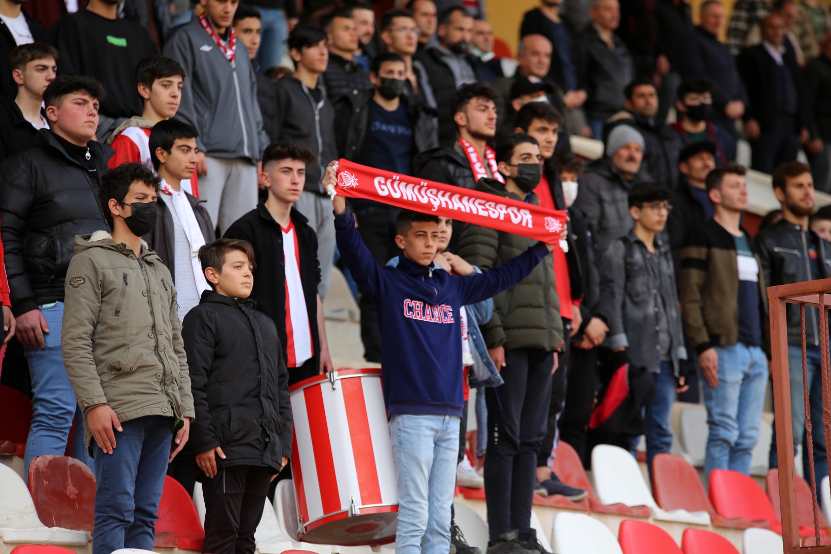 Gümüş zorlu rakibinden 1 puan aldı 8