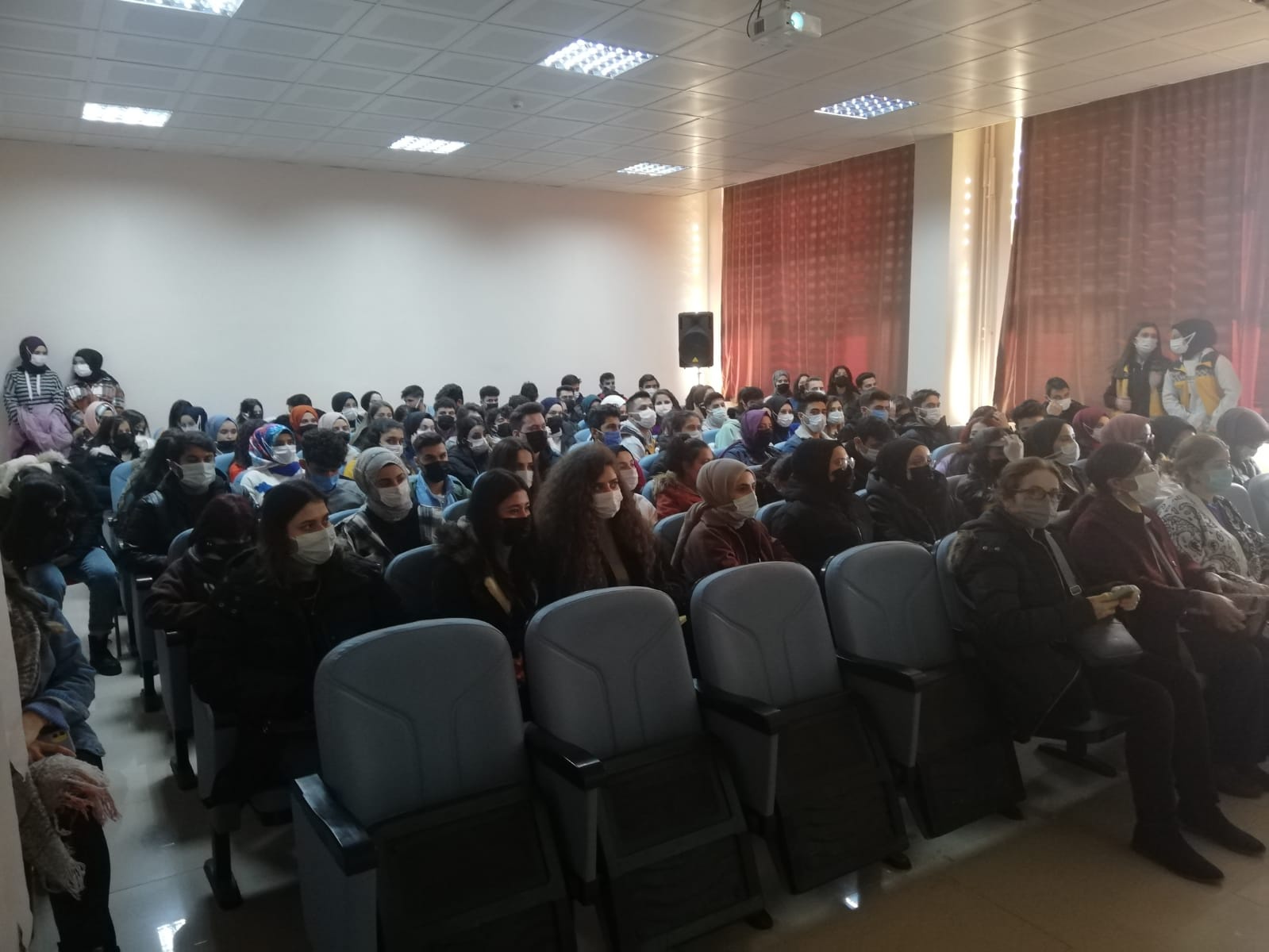 İl Emniyet Müdürlüğünden Üniversite öğrencilerine seminer 1