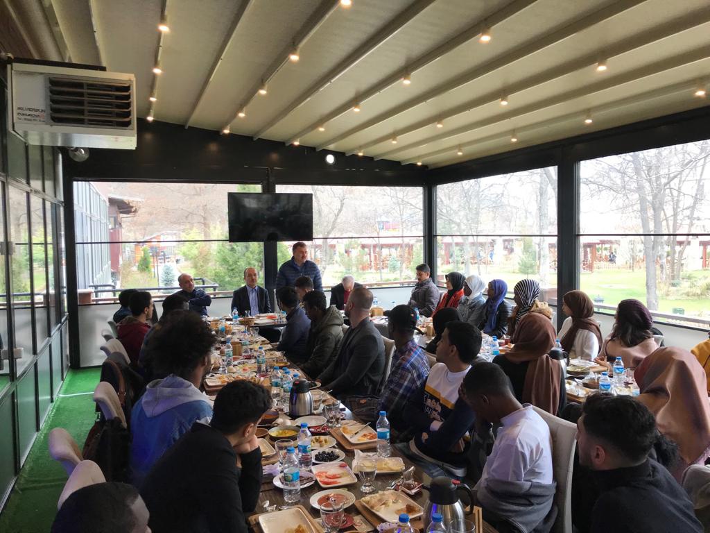 Başkan Çimen öğrencilerle kahvaltıda buluştu 2