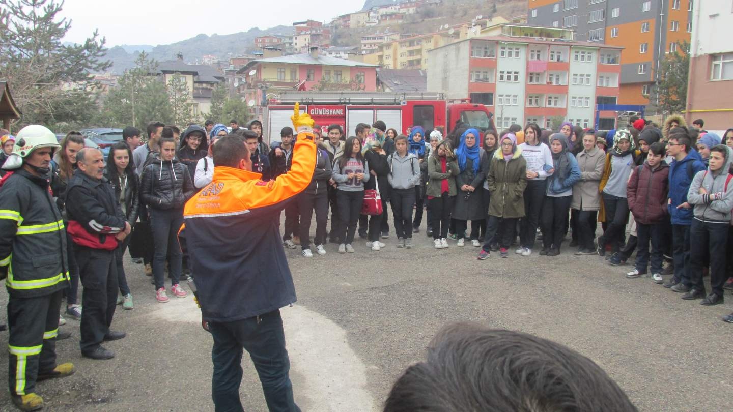 Gümüşhane Lisesi'nde eğitim ve tatbikat yapıldı 7