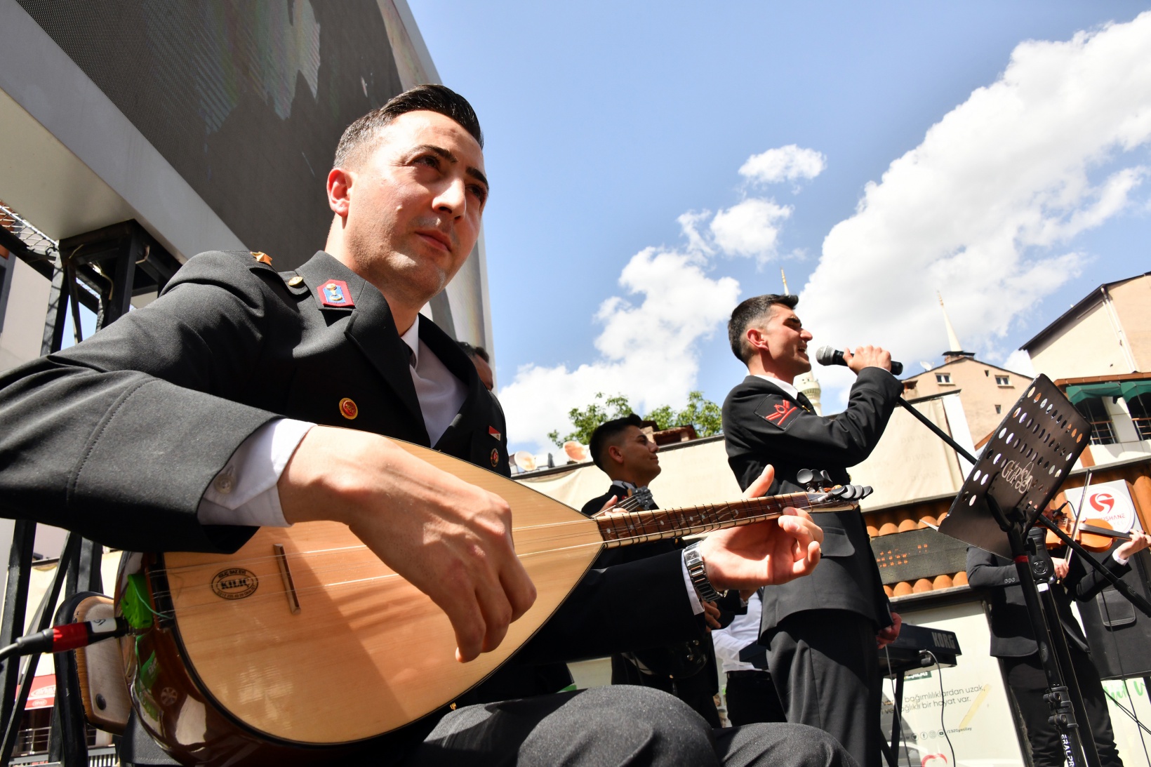 Jandarma’nın sergi ve konserine yoğun ilgi 45