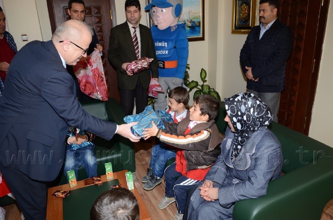 Minik Öğrencilerden İl Emniyet Müdürüne 10 Nisan Ziyareti 8