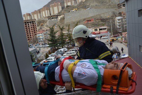 Gümüşhane Devlet Hastanesinde Gerçeği Aratmayan Yangın Tatbikatı 2