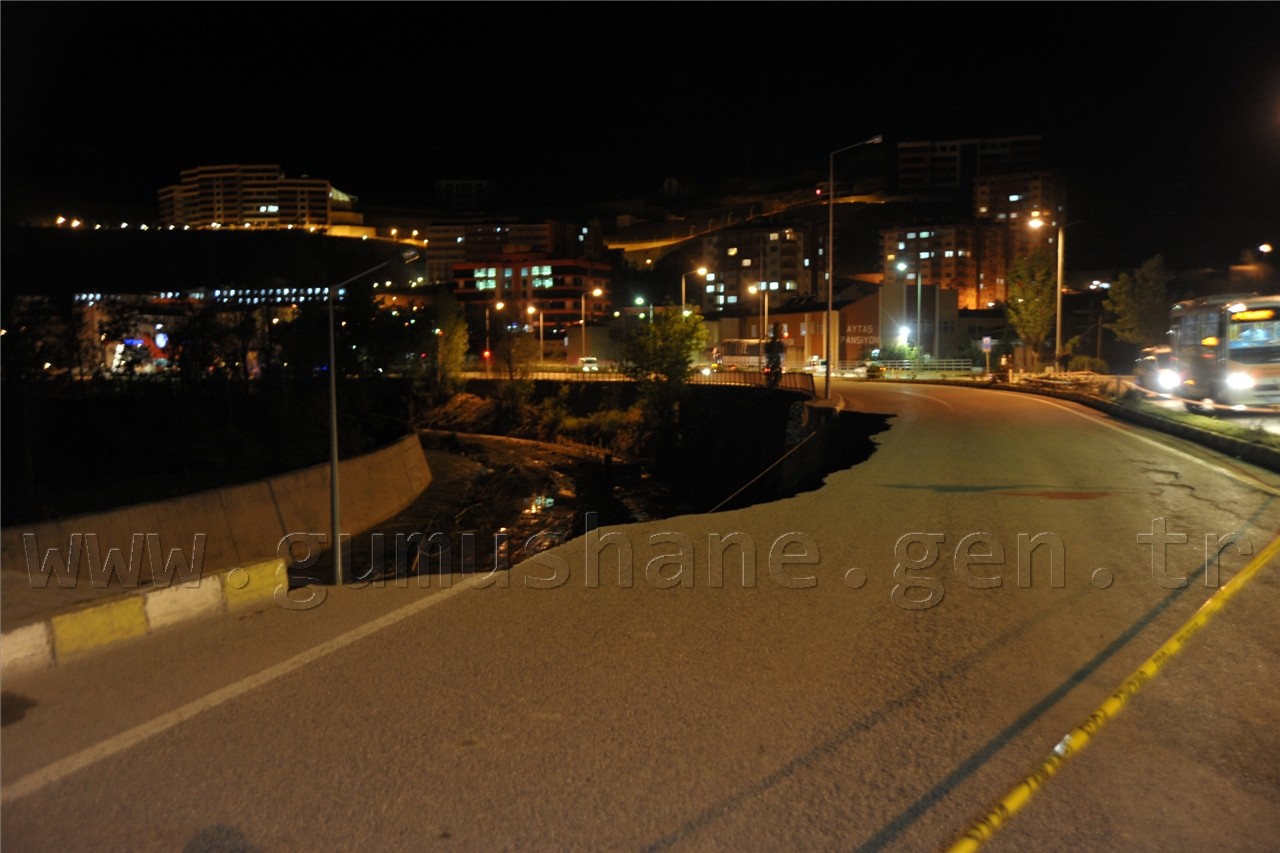 Bağlarbaşında Karayolu Çöktü 2