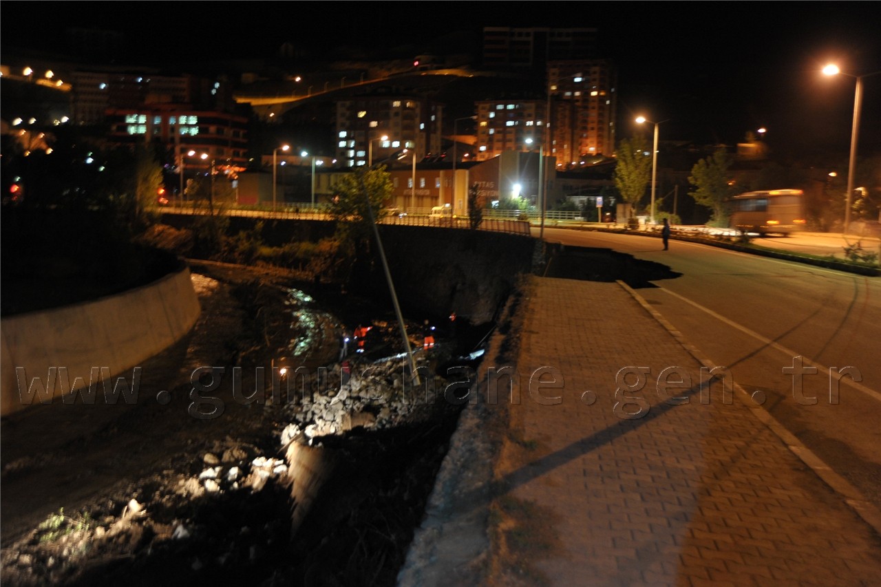 Bağlarbaşında Karayolu Çöktü 3