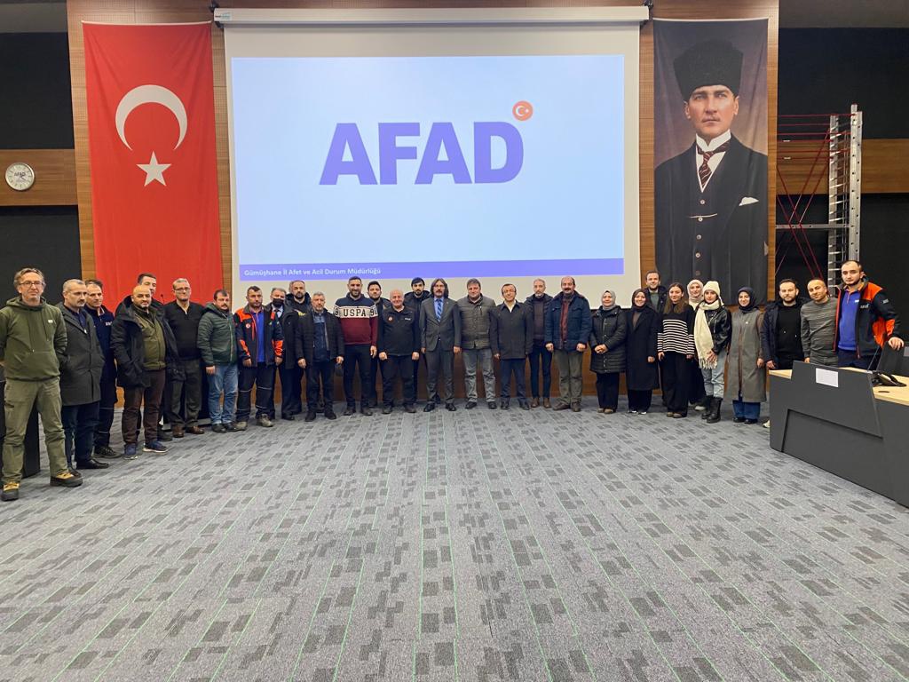 Gönüllü eğitimcilere hafif arama kurtarma eğitimi verildi 7