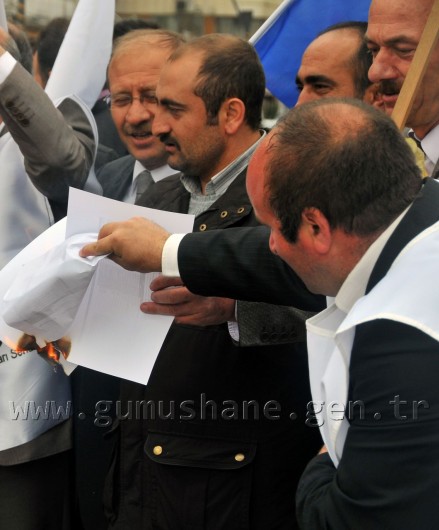 Gümüşhane'de Memurlar Bordro Yaktı 4