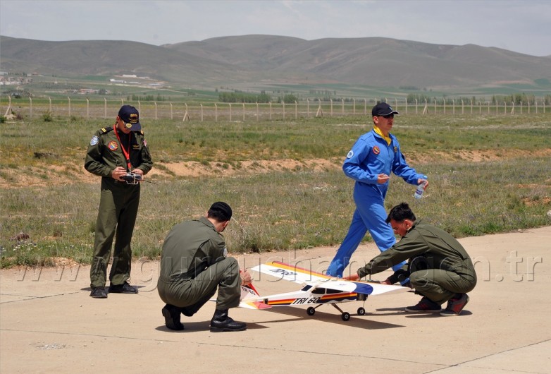 Köse Havaalanında Model Uçak Eğitimi 4