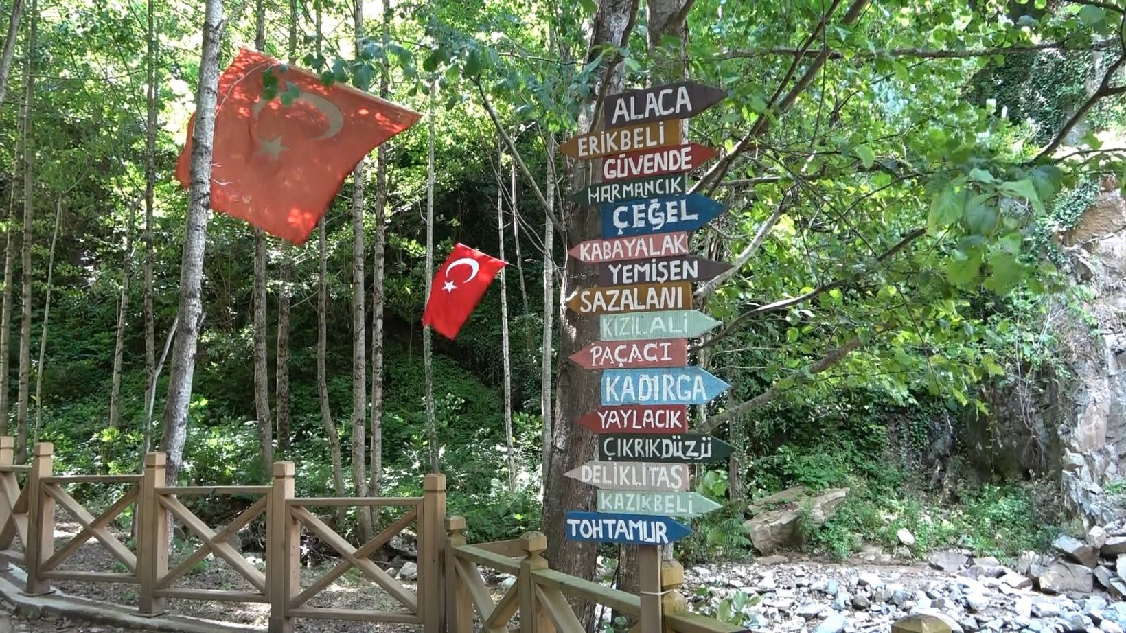 Buz gibi suları ve serinleten havasıyla Çağlayandibi Şelalesi ziyaretçilerini bekliyor 5