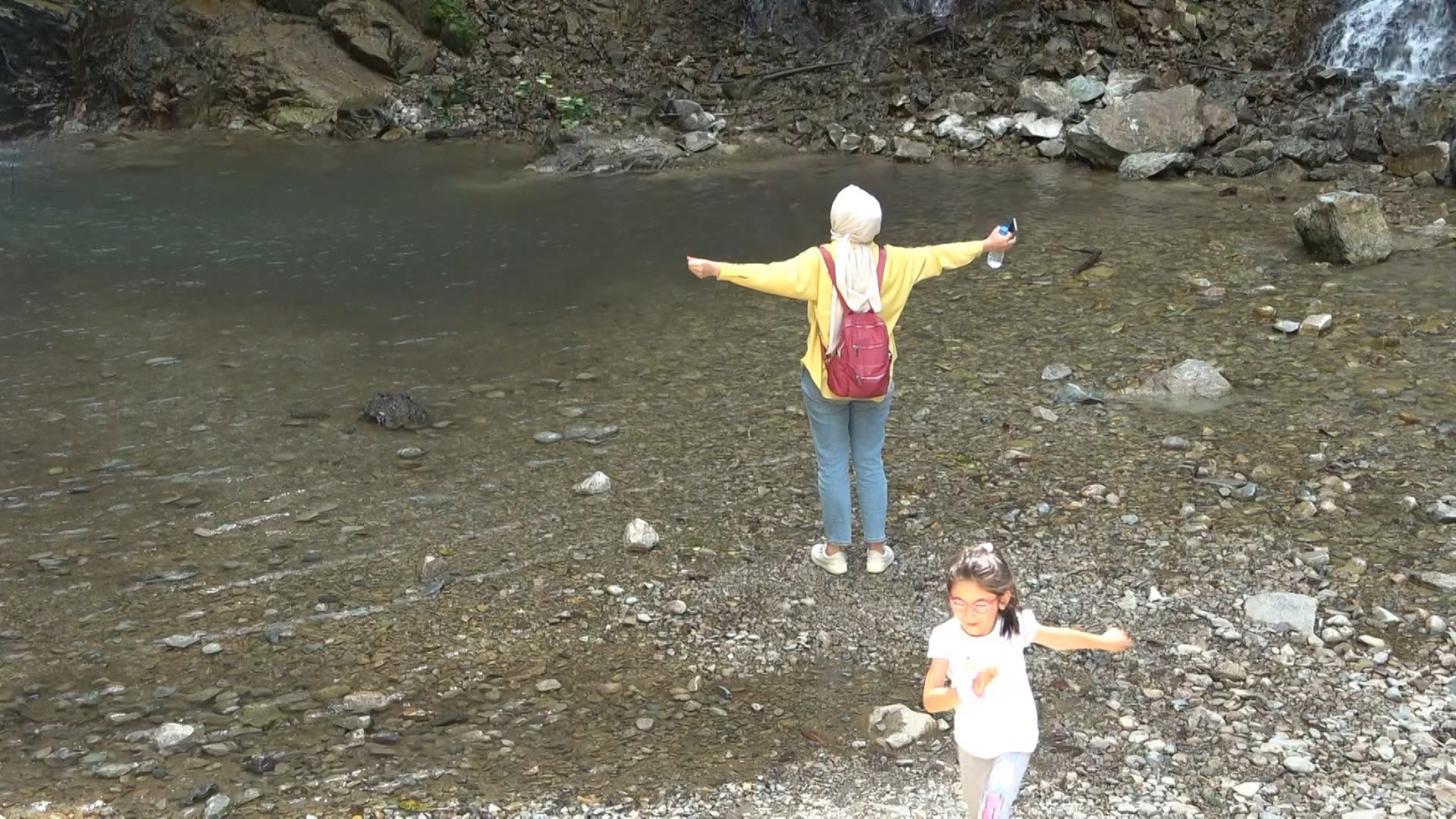 Buz gibi suları ve serinleten havasıyla Çağlayandibi Şelalesi ziyaretçilerini bekliyor 3