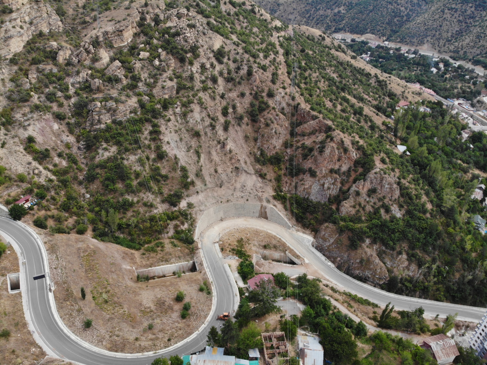 Eskibağlar’daki dev kayalar dağcılar tarafından temizleniyor 3