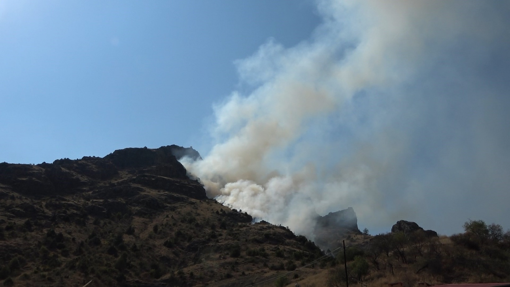Gümüşhane’de örtü yangını: 2 hektarlık alan küle döndü  9